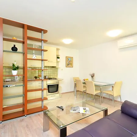 Apartment Tina *